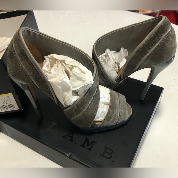 L.A.M.B. Taupe Gray Suede Palma Lug Sole PeepToe Heels NEW IN BOX,Women’s Size 6 - Picture 10 of 11